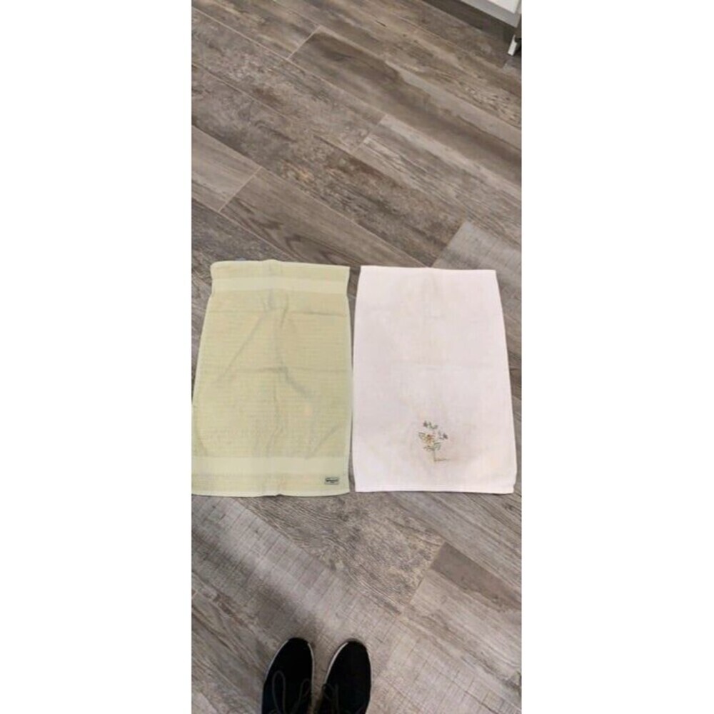 Guess Hand Towels